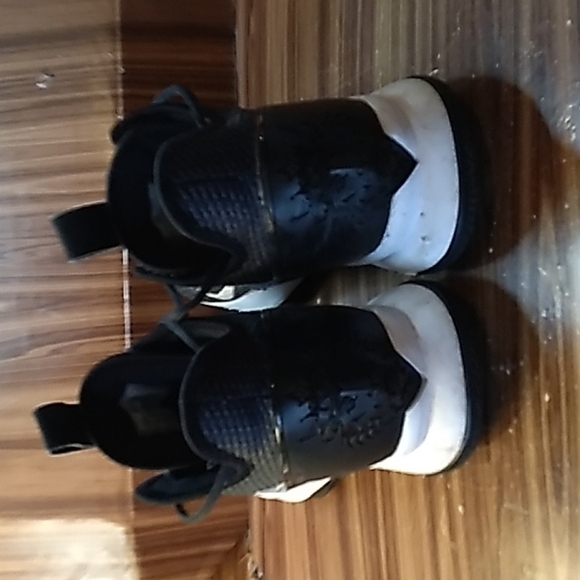 Nike LeBron Witness 4 black white 10.5 - Picture 3 of 5